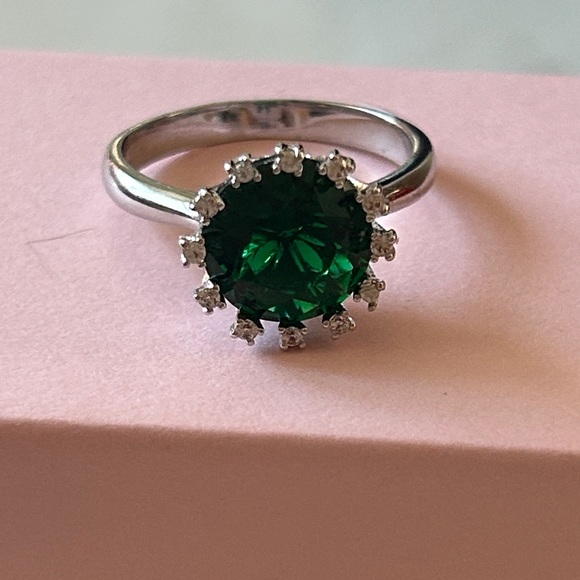 Vintage Swarovski emerald green 925 Sterling Silver Ring size‎ 8